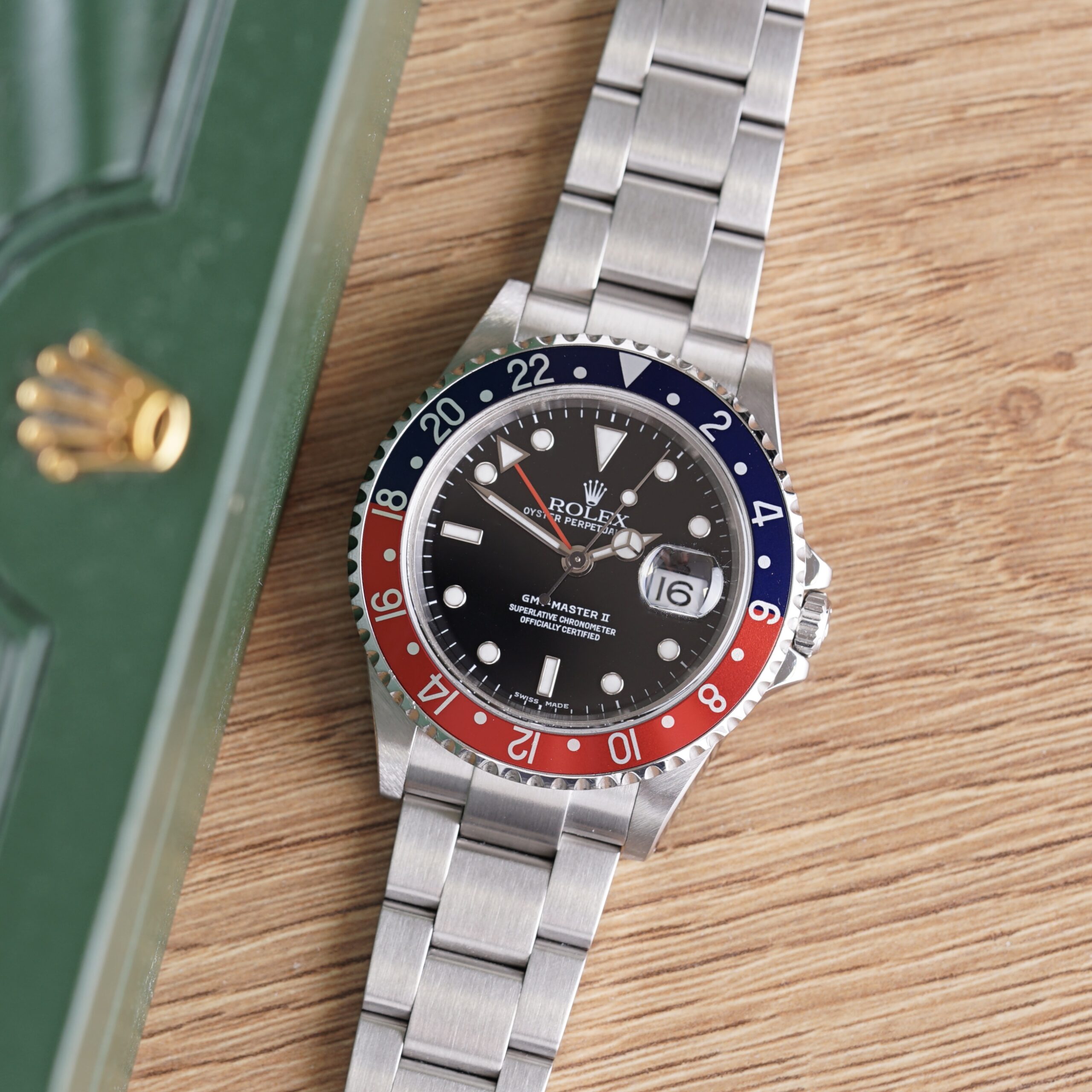 Een Rolex horloge opwinden 8 rolex-gmt-master-ii-pepsi-16710-2006-2007-box