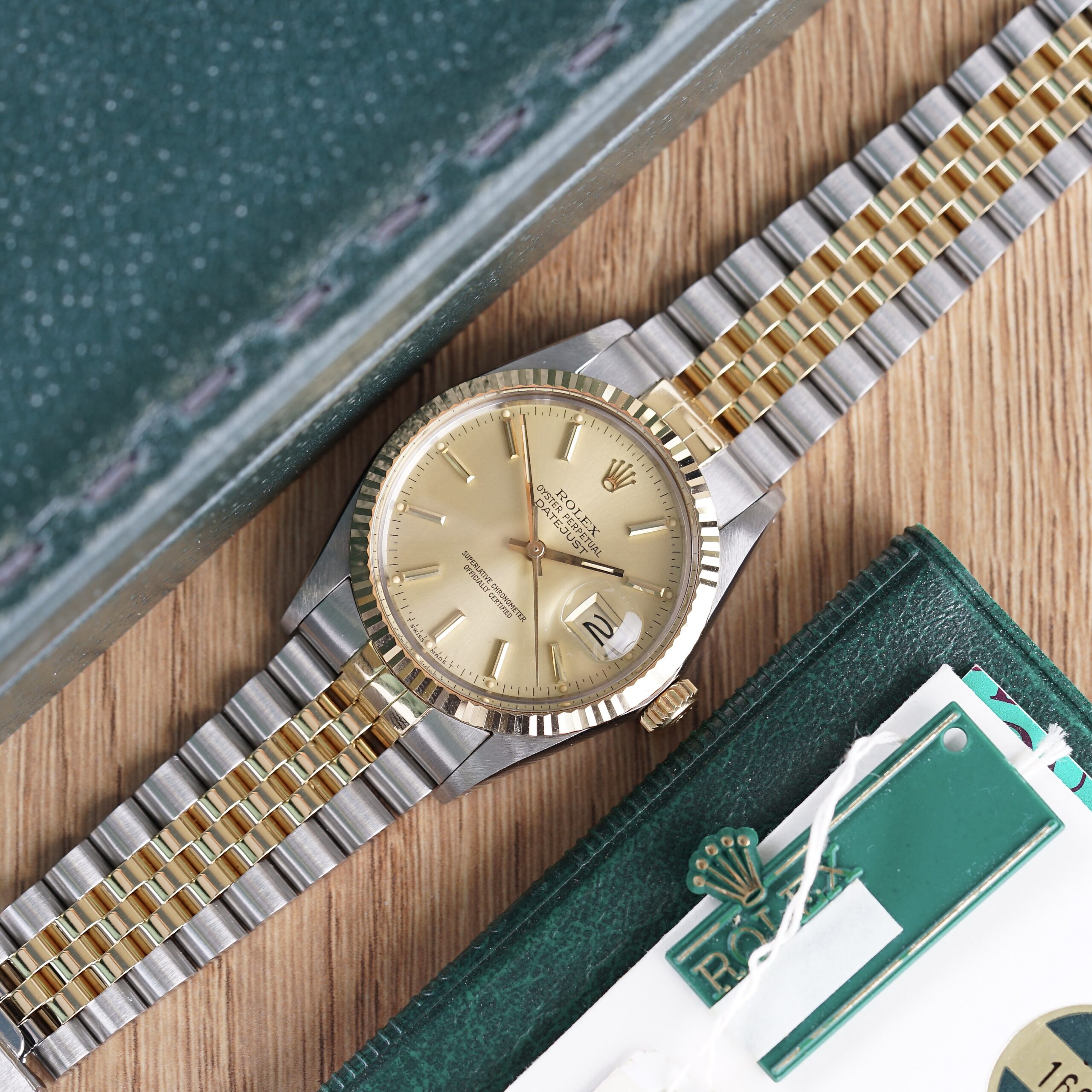 Is een vintage Rolex horloge een goede investering? 10 Rolex Oyster Perpetual Datejust Champagne 16013 1987 (Full Set)