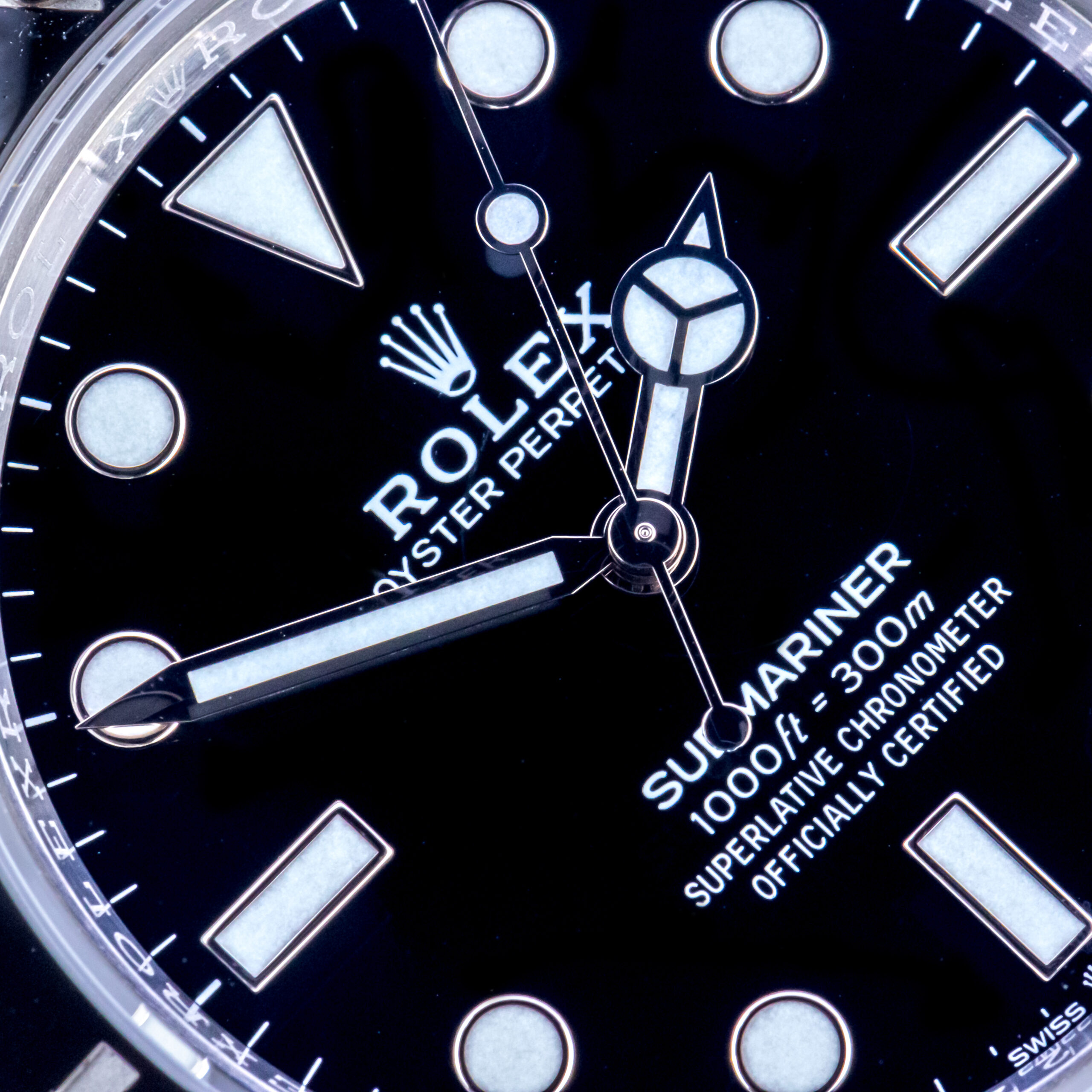 Rolex Submariner No-Date Black 124060 2022 (Full Set) 2 rolex-submariner-124060