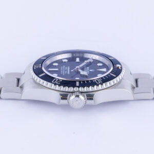 Rolex Submariner No-Date Black 124060 2022 (Full Set) 13 rolex-submariner-124060